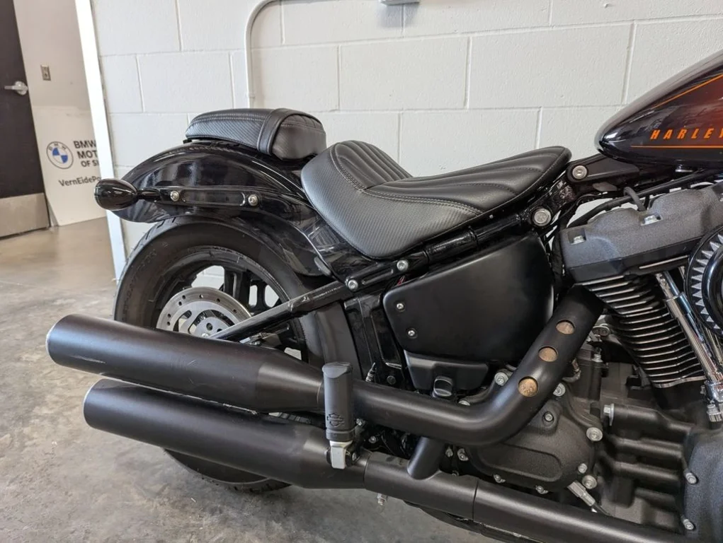 Used 2022 BLACK Harley-Davidson® FXBBS - Street Bob 114 image 8