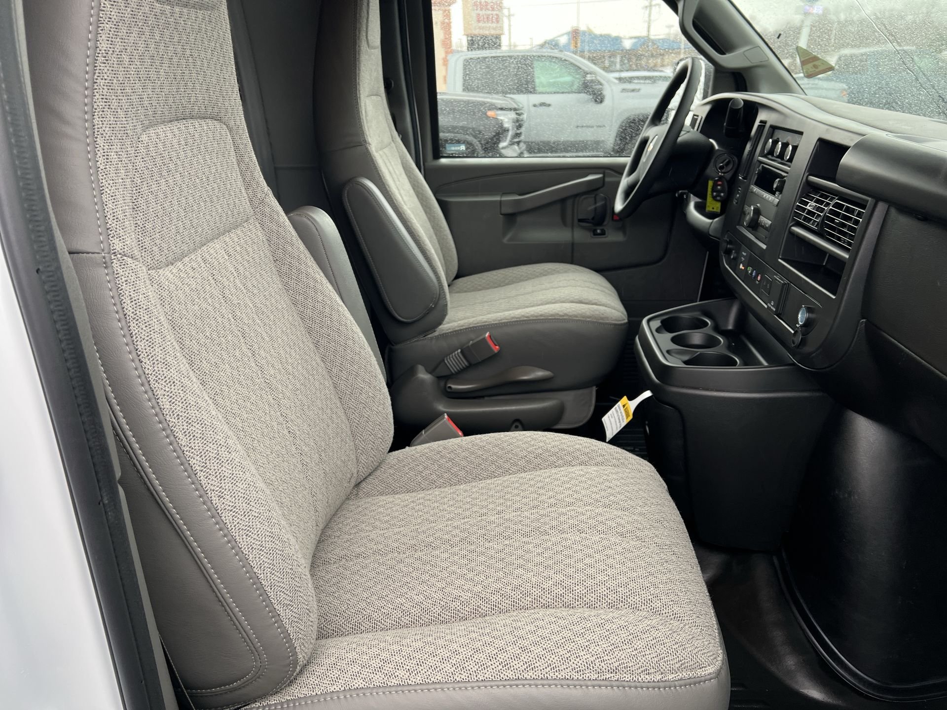 2025 Chevrolet Express Cargo Work Van - Photo 8