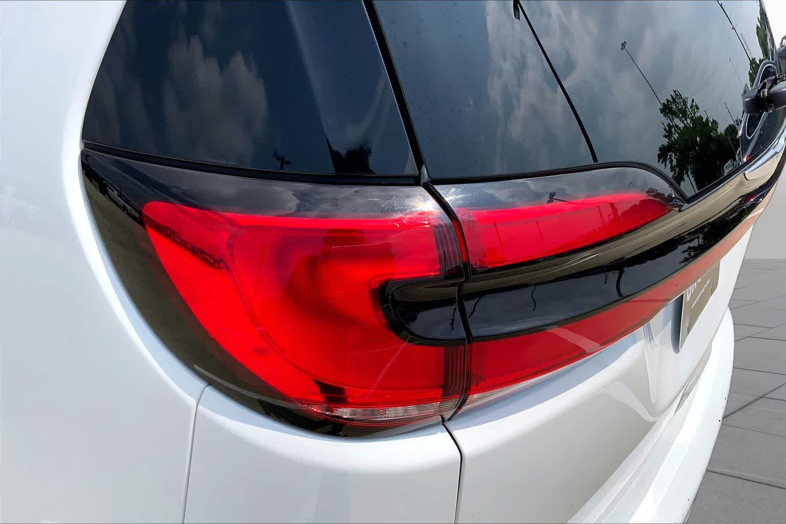 Used 2024 Bright White Clearcoat Chrysler Touring L image 27