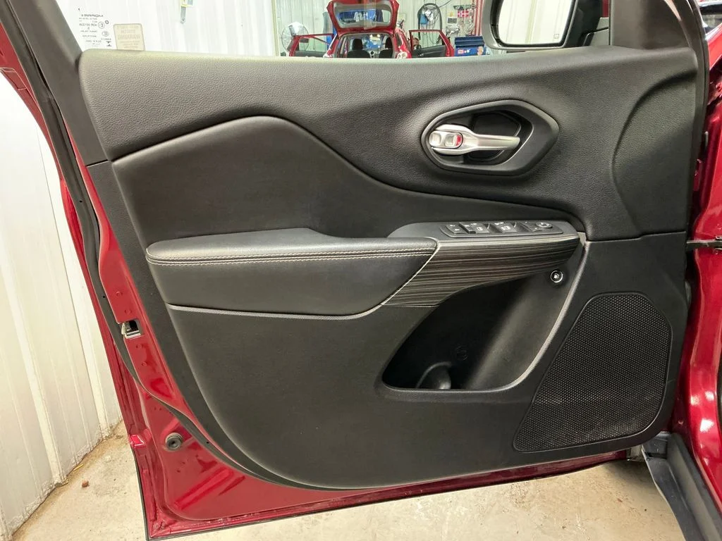 Used 2016 Red Jeep Limited image 15