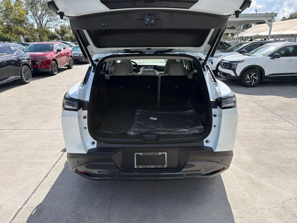 New 2026 White Nissan SL image 33