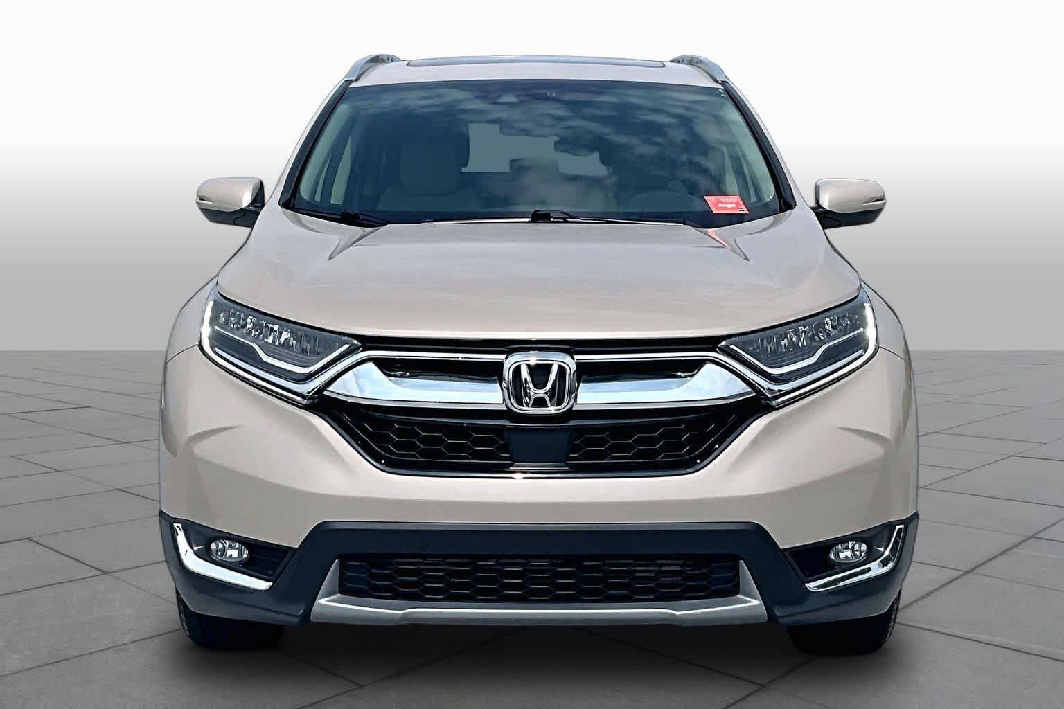 Used 2017 White Diamond Pearl Honda Touring image 4