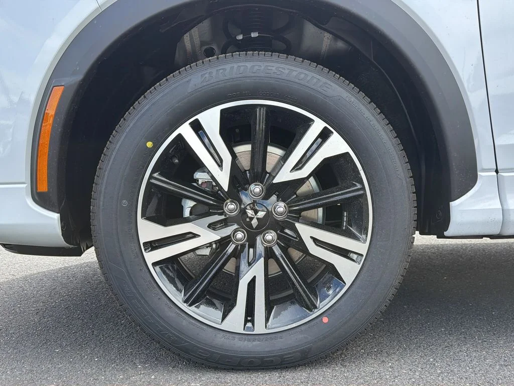 New 2026 White Diamond Mitsubishi SEL AWD image 28