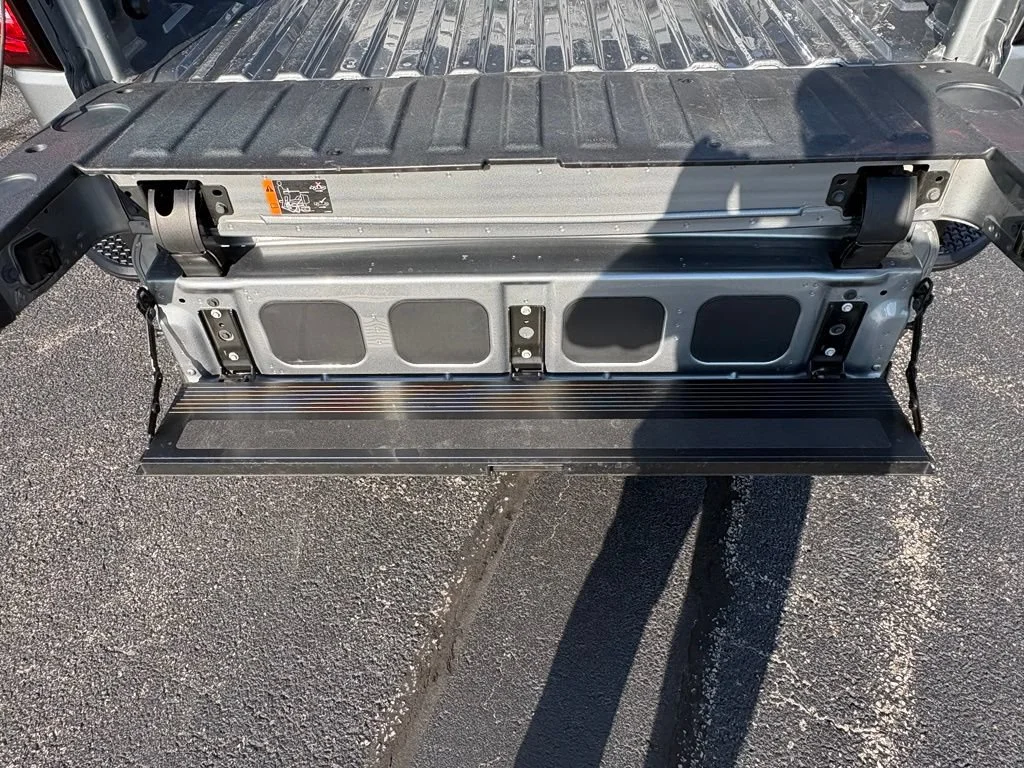 Used 2025 Sterling Metallic GMC SLT image 10