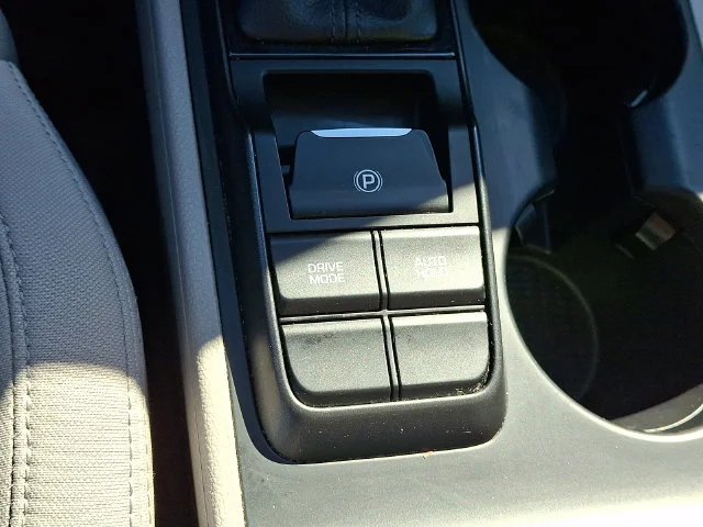 Used 2019 White Hyundai SE image 24