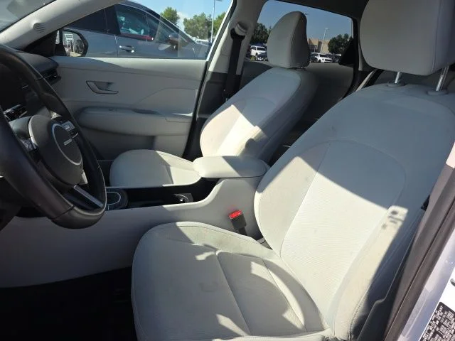 Used 2025 White Hyundai SEL image 5