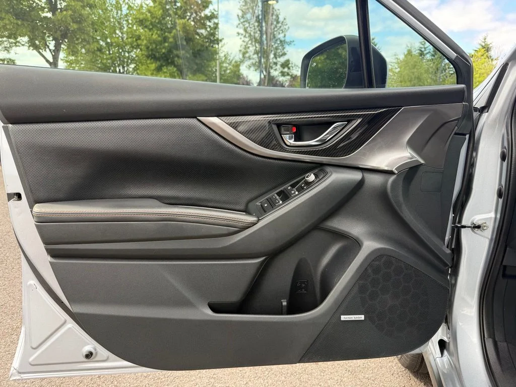 Used 2018 Ice Silver Metallic Subaru 2.0i Limited image 19