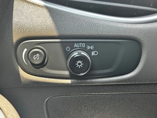 Used 2022 White Chevrolet LS image 17