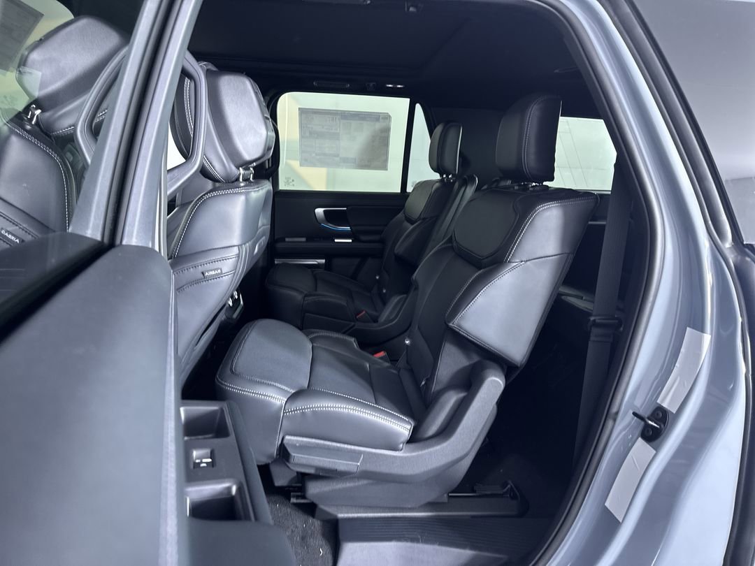 New 2026 Glacier Gray Metallic Tri-Coat Ford Platinum image 22