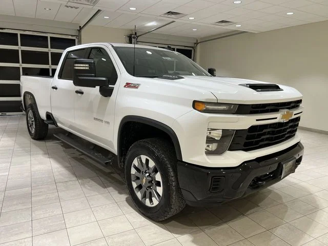 Used 2025 Summit White Chevrolet Custom image 7