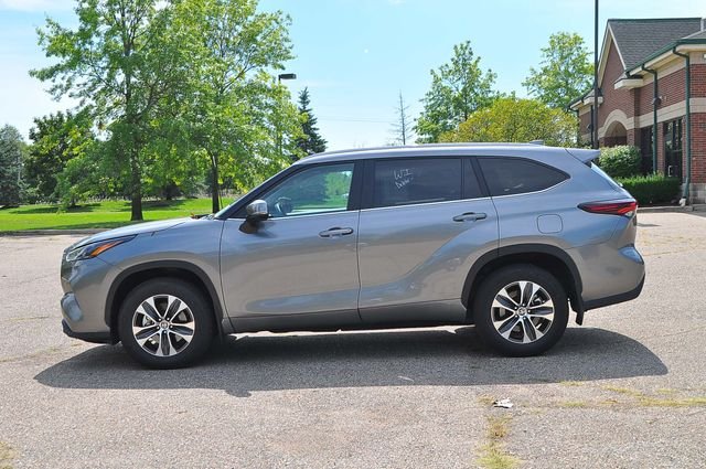 Used 2026  Toyota XLE image 6