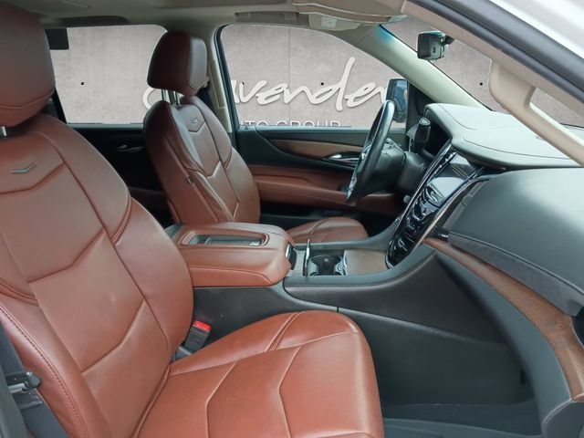 Used 2017 CRYSTAL WHITE TRICOAT Cadillac Premium Luxury image 24