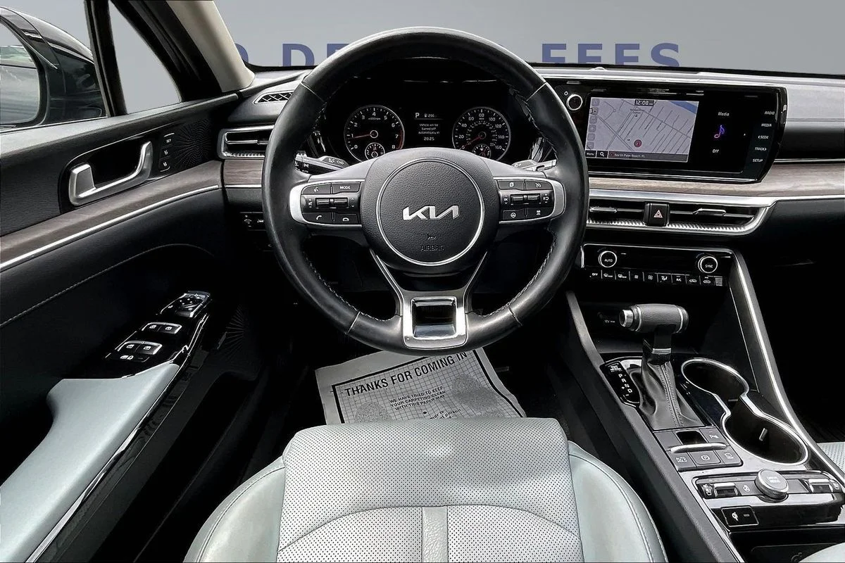 Used 2023  Kia EX image 8