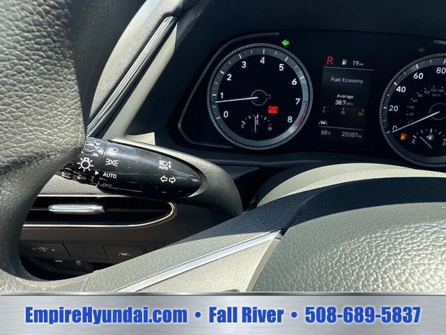 Used 2023 Silver Hyundai SEL image 29