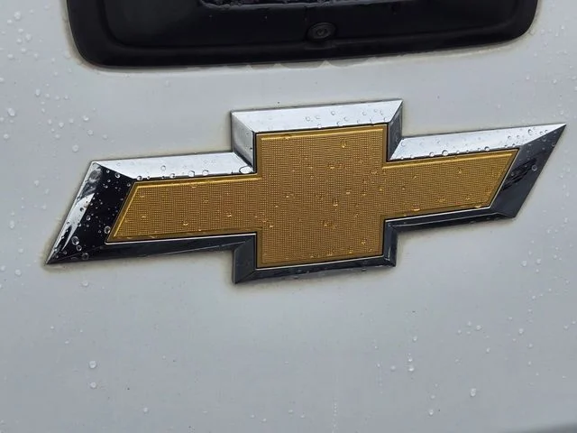 Used 2019 White Chevrolet Z71 image 17