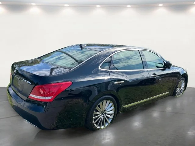 Used 2015 Black Hyundai Signature image 12