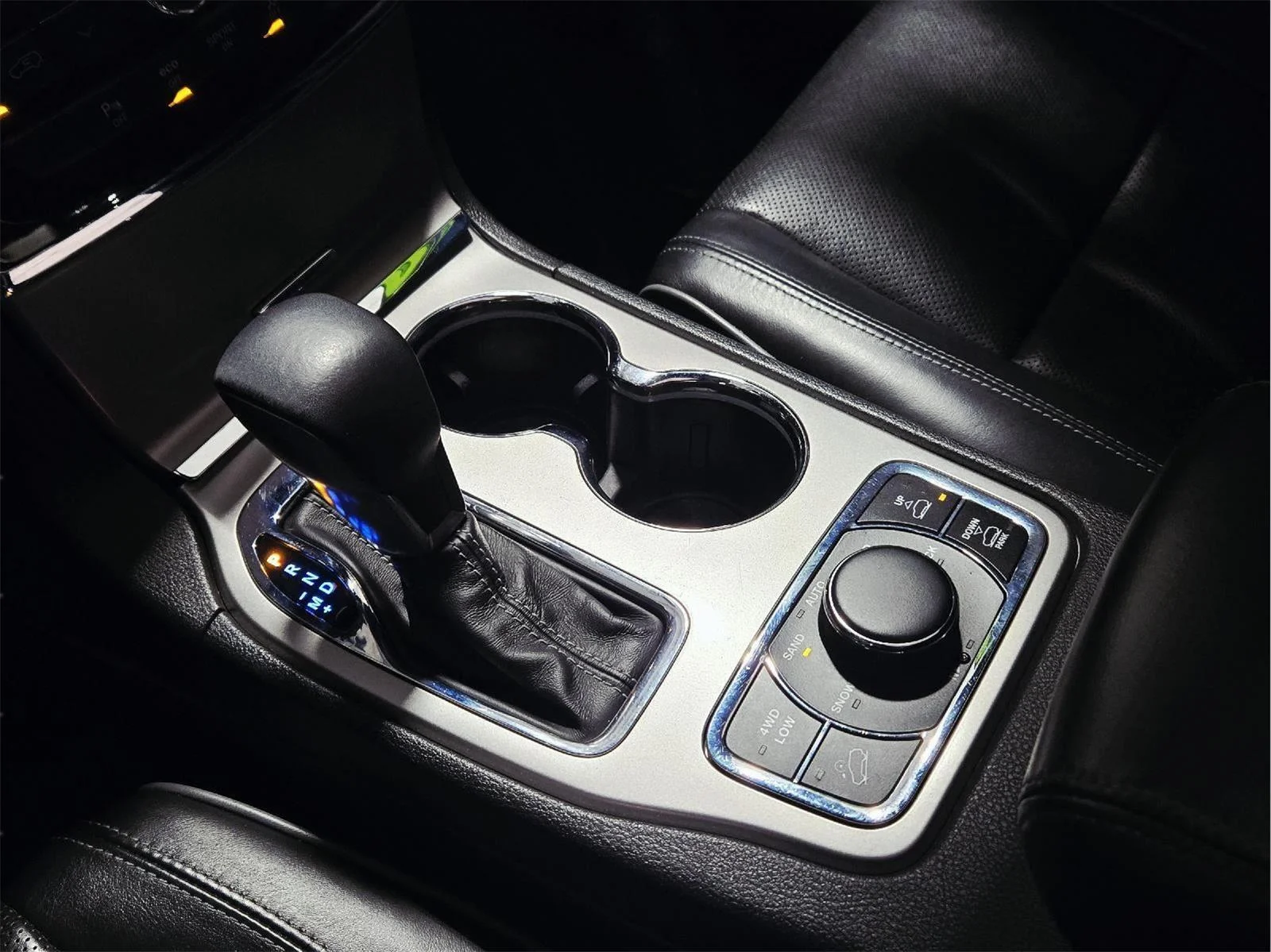 Used 2019 Diamond Black Crystal Pearlcoat Jeep Overland image 40