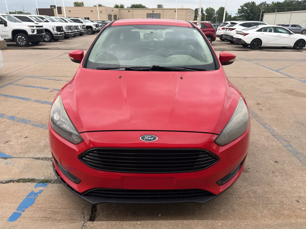 Used 2016 Race Red Ford SE image 2