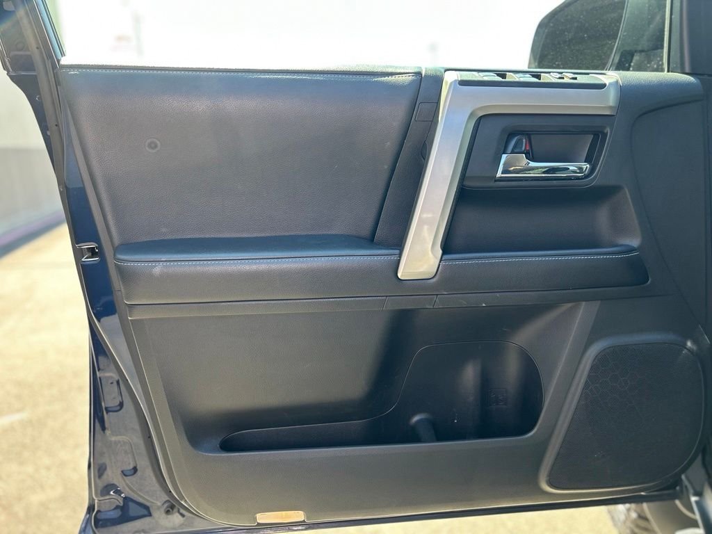 Used 2019 Nautical Blue Metallic Toyota SR5 image 18