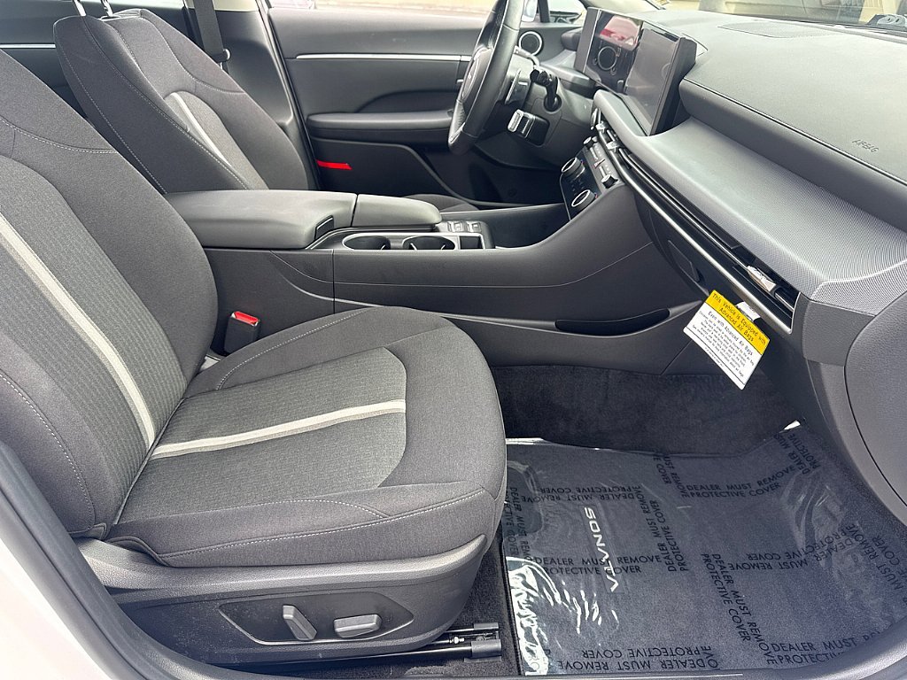 Used 2025 Serenity White Hyundai SEL image 23