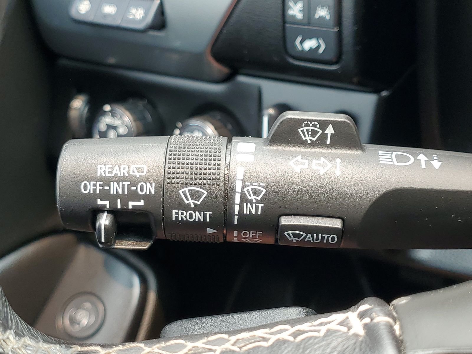 Used 2020 Silver Chevrolet Premier image 21