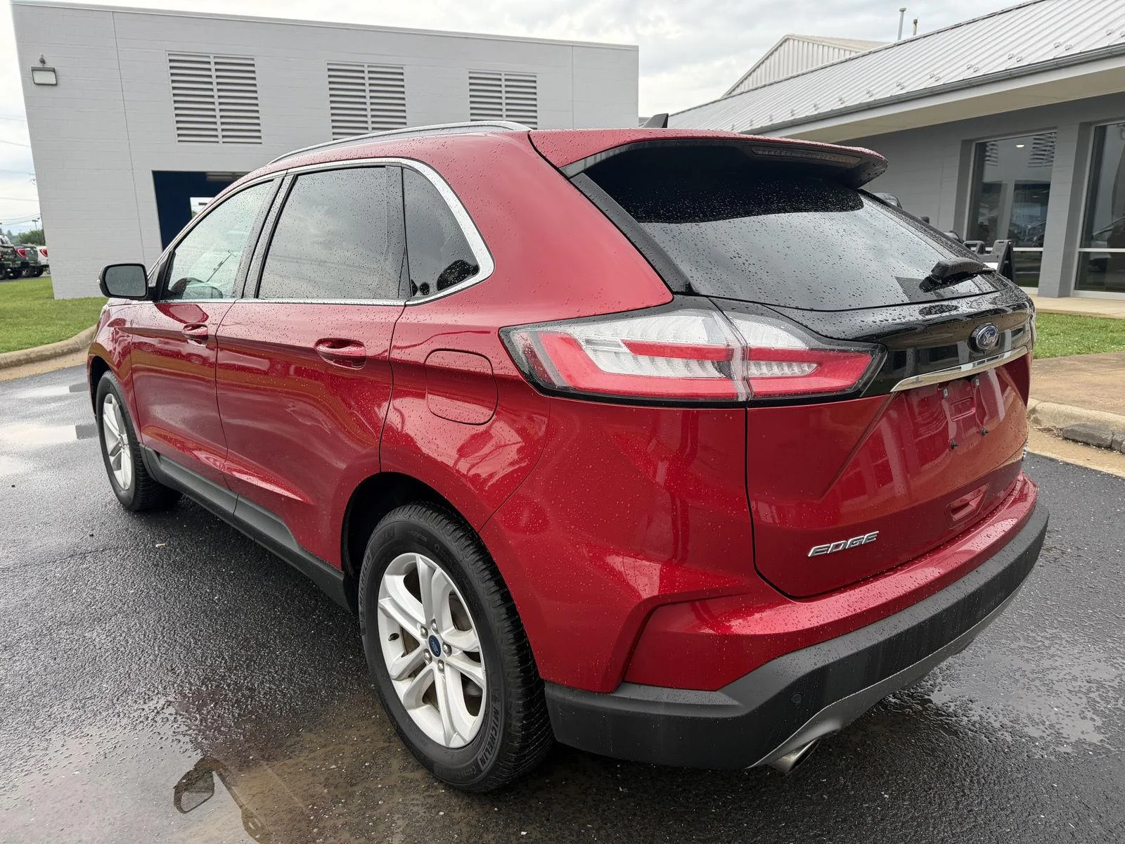 Used 2020 Rapid Red Metallic Tinted Clearcoat Ford SEL image 3