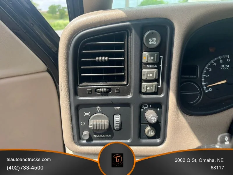 Used 2001 Black Chevrolet Sport Utility 4D image 18
