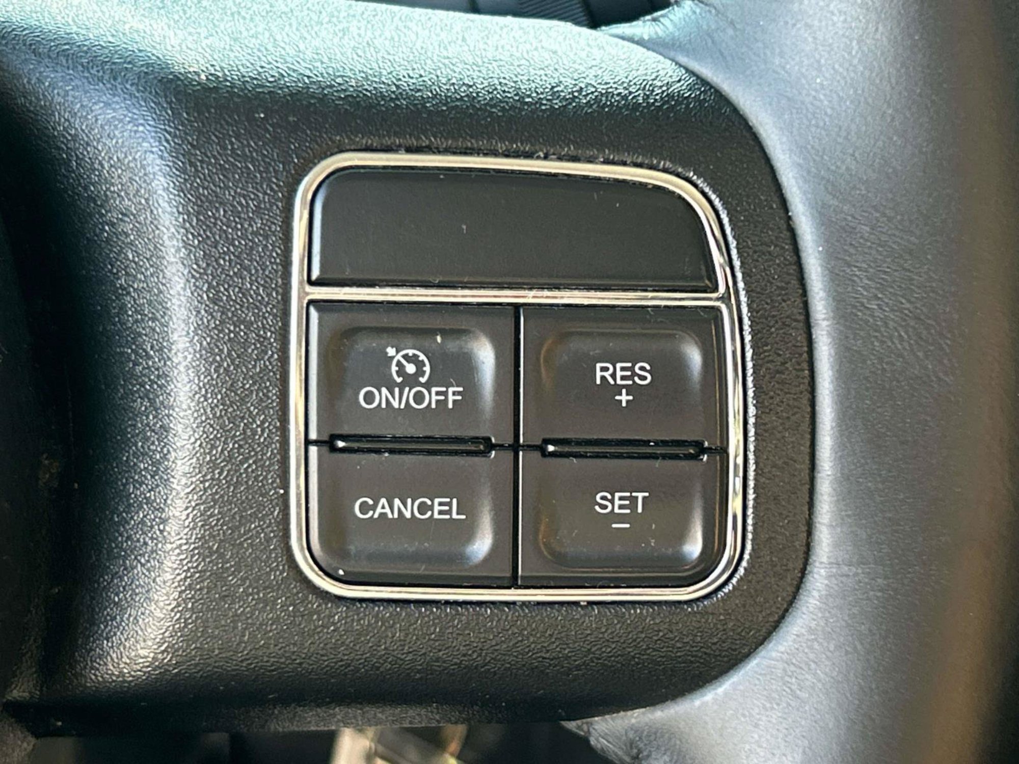 Used 2017 Billet Silver Metallic Clearcoat Jeep Sport image 23