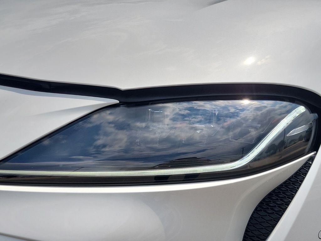 Used 2021 White Toyota 3.0 image 17