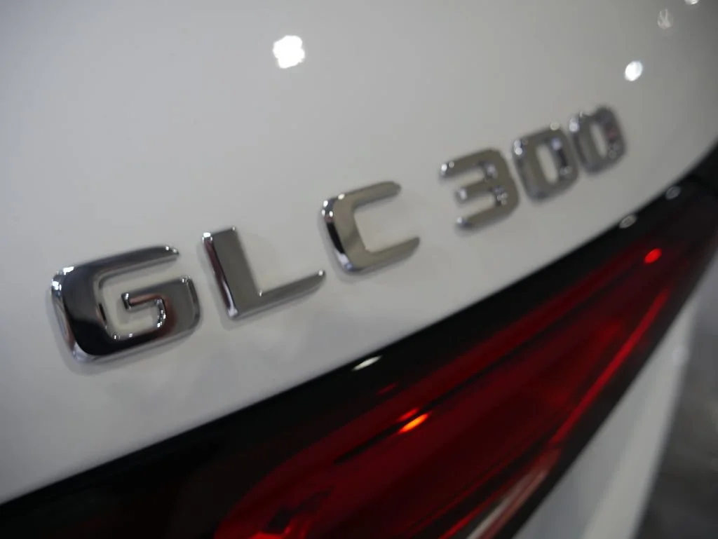 New 2026 Polar White Mercedes-Benz GLC 300 image 9