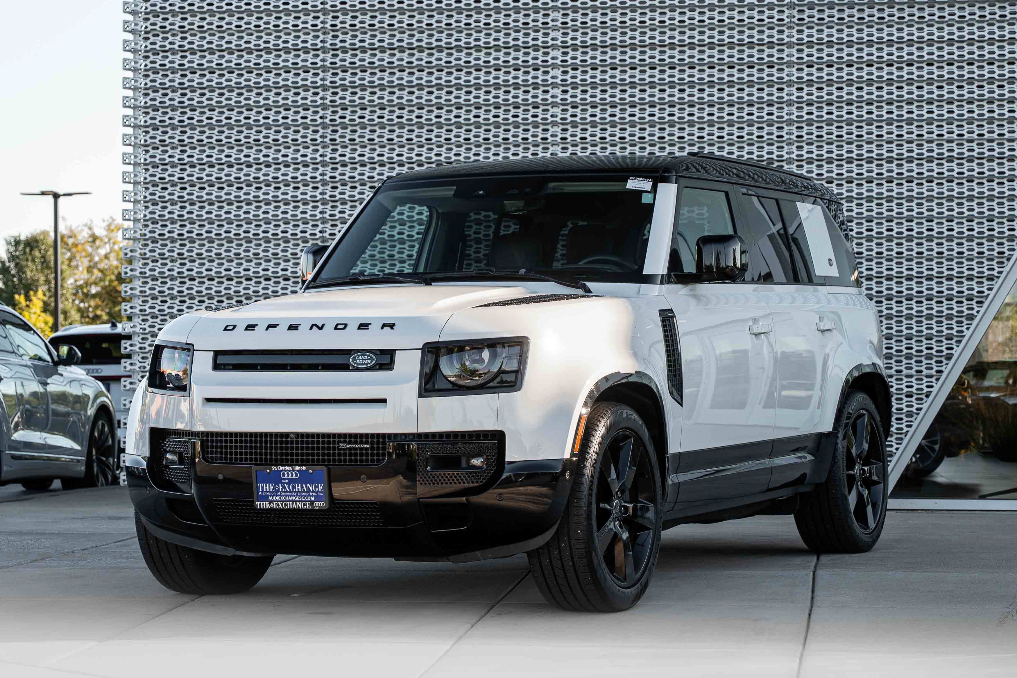 Used 2023 Fuji White Land Rover X-Dynamic SE image 7