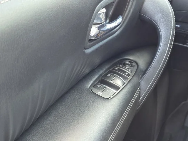 Used 2020 Brilliant Silver Metallic Nissan SL image 16