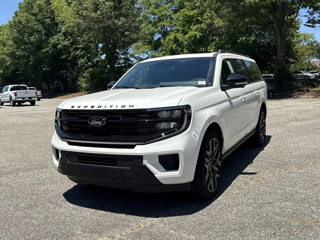 New 2026 White Ford Platinum image 3
