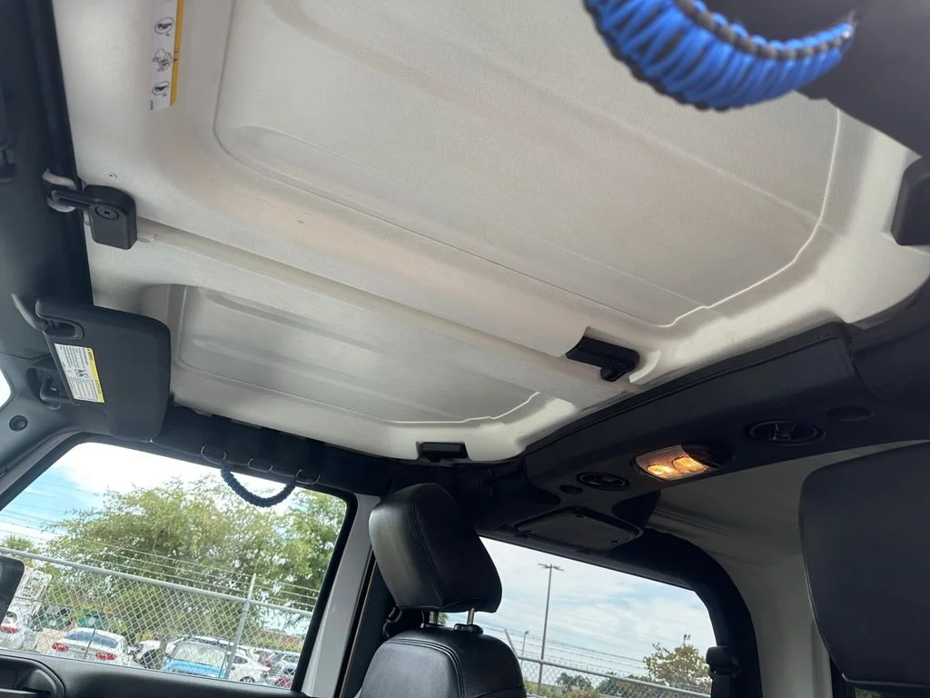 Used 2016 White Jeep Sahara image 22
