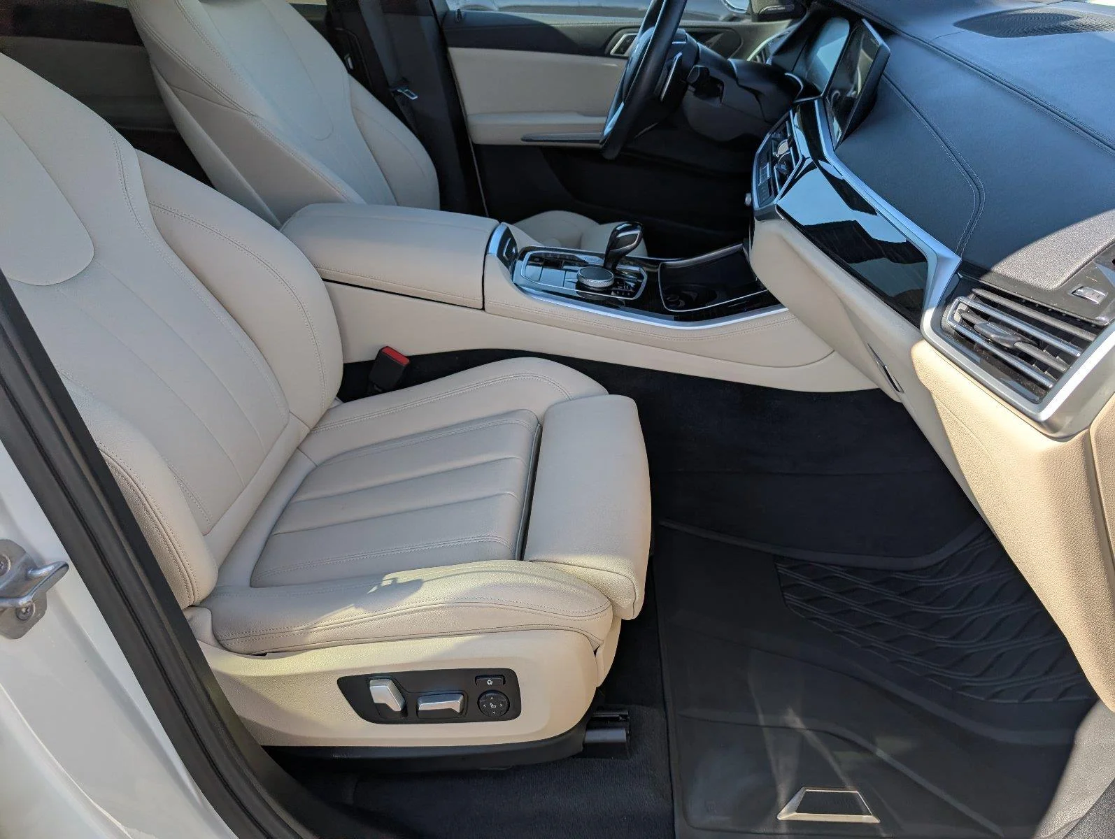 Used 2021 Mineral White Metallic BMW sDrive40i image 40