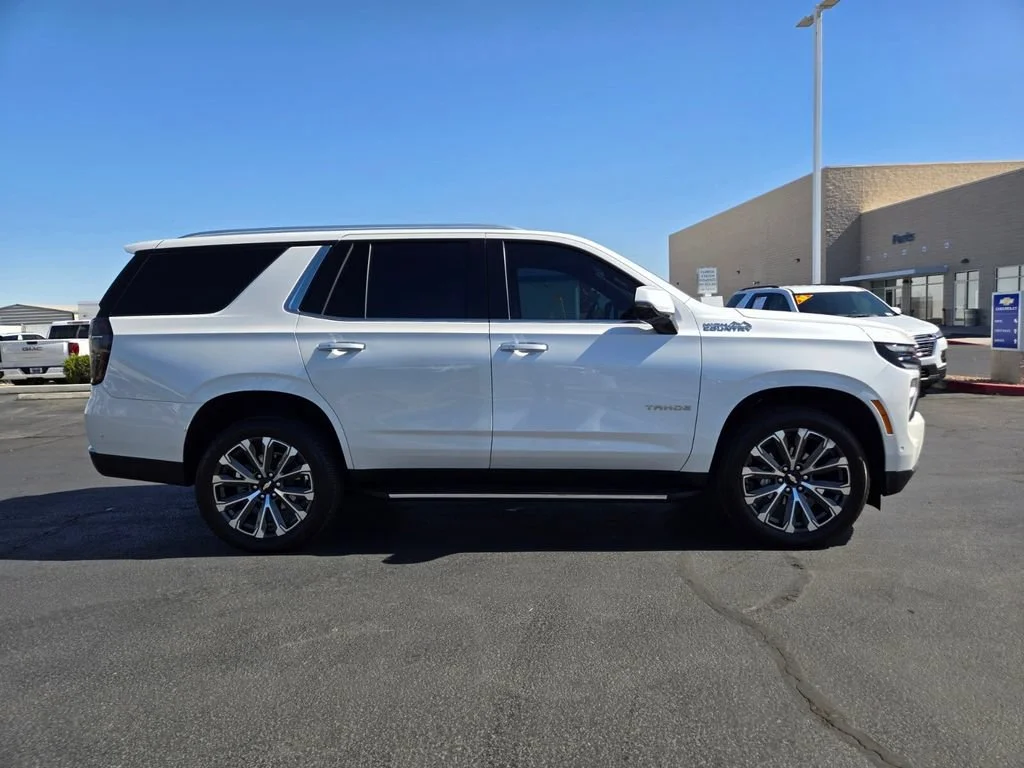Used 2025 Iridescent Pearl Tricoat Chevrolet High Country image 14