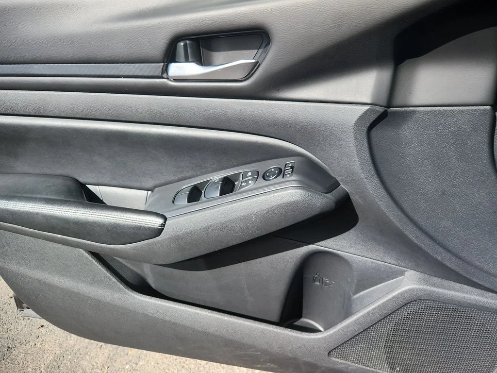 Used 2025 Gray Nissan 2.5 SV image 9
