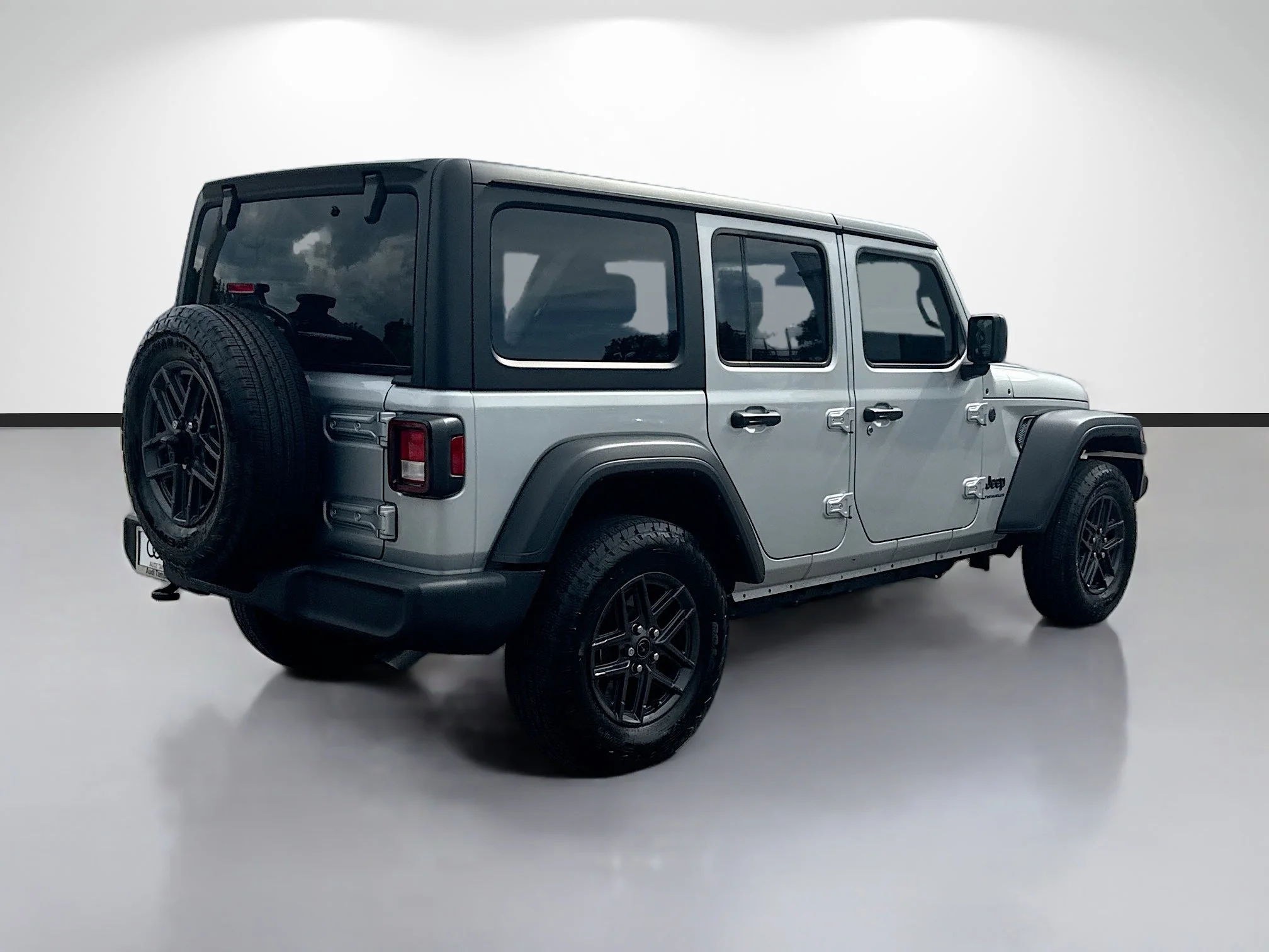 Used 2024 Silver Zynith Clearcoat Jeep Sport S image 3