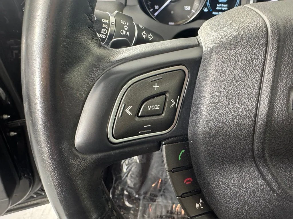 Used 2019 Narvik Black Land Rover SE image 10