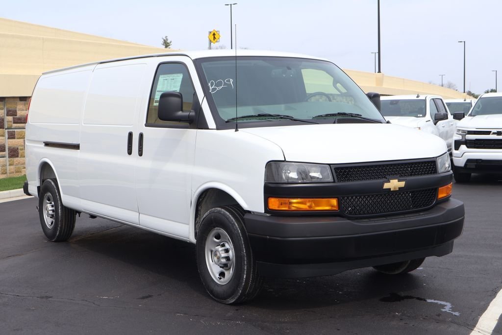 New 2026 Summit White Chevrolet WT image 10