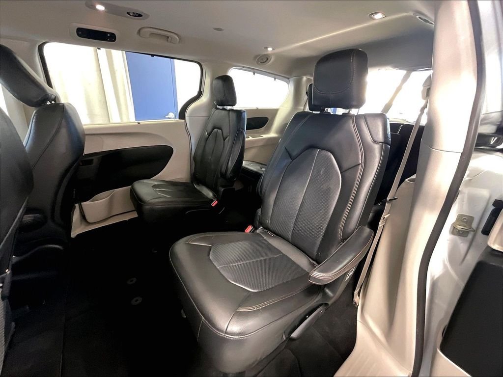 Used 2018 White Chrysler Touring L image 15