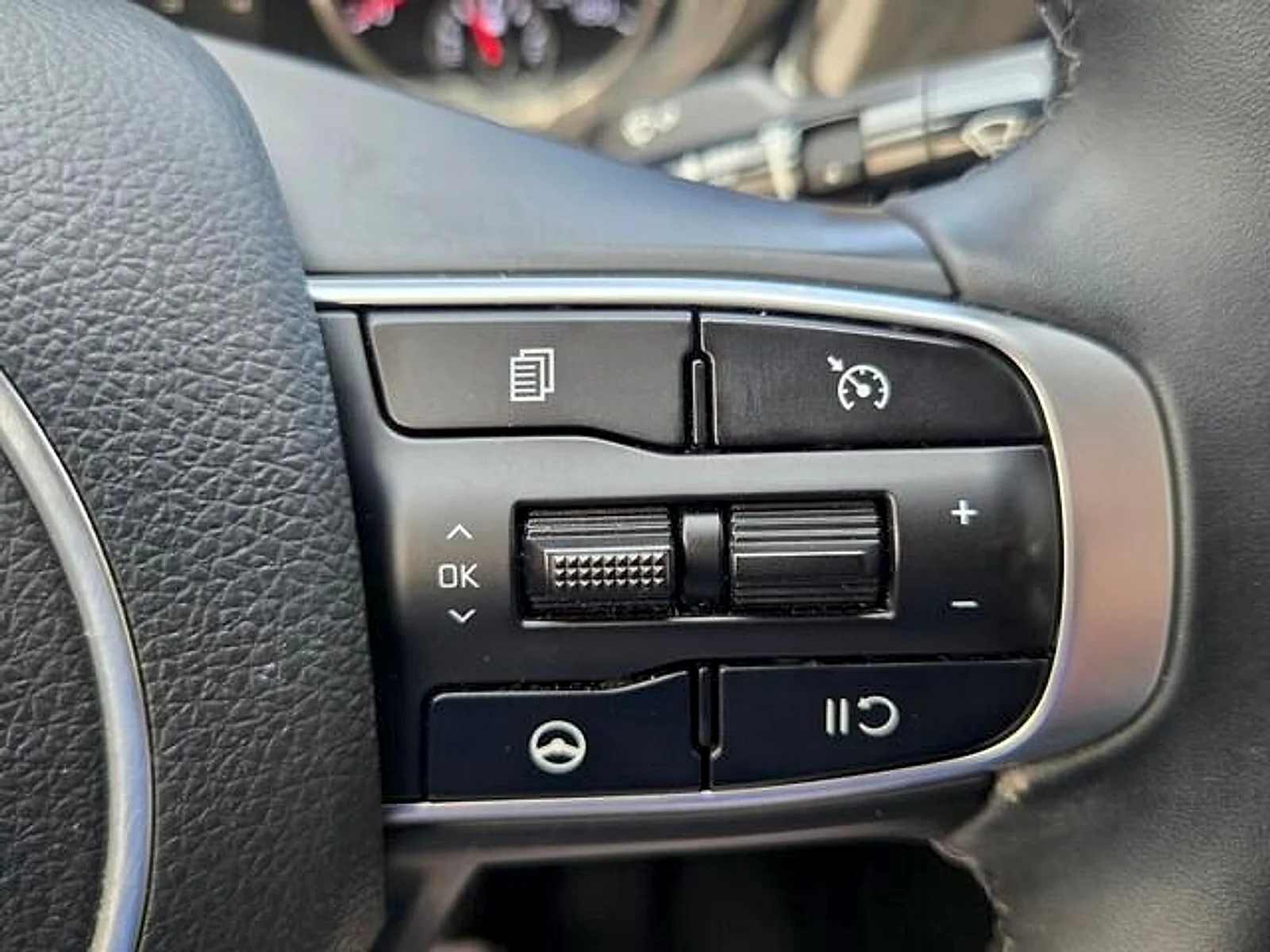 Used 2022 Sapphire Blue Kia EX image 26