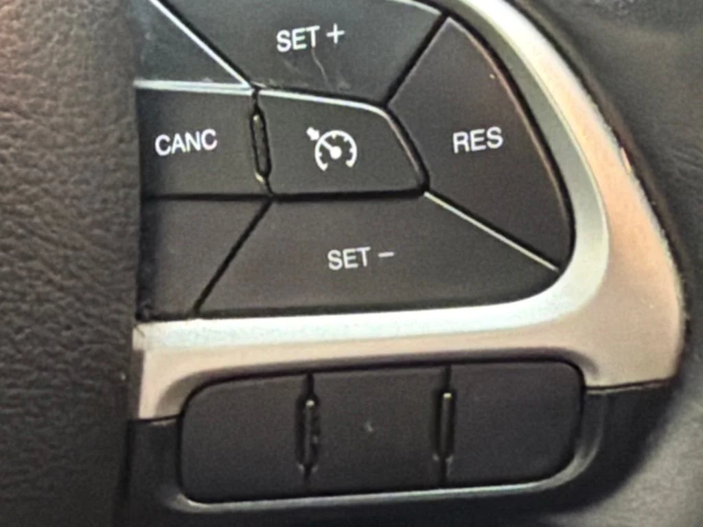 Used 2019 White Clearcoat Jeep Trailhawk image 20