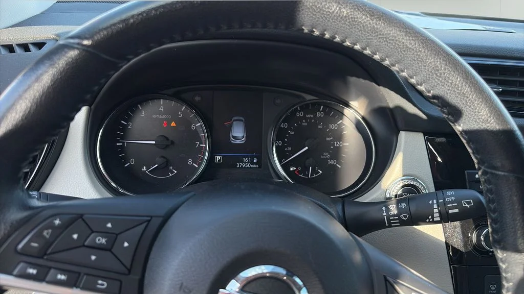 Used 2022 Blue Nissan SL image 10
