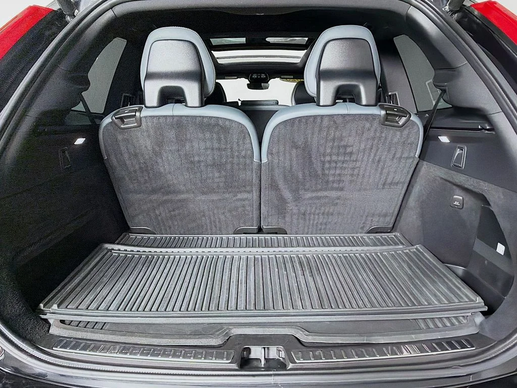 Used 2023 Onyx Black Metallic Volvo Ultimate image 28