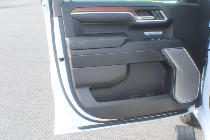 Certified Used 2024 White Frost Tricoat GMC Denali image 6