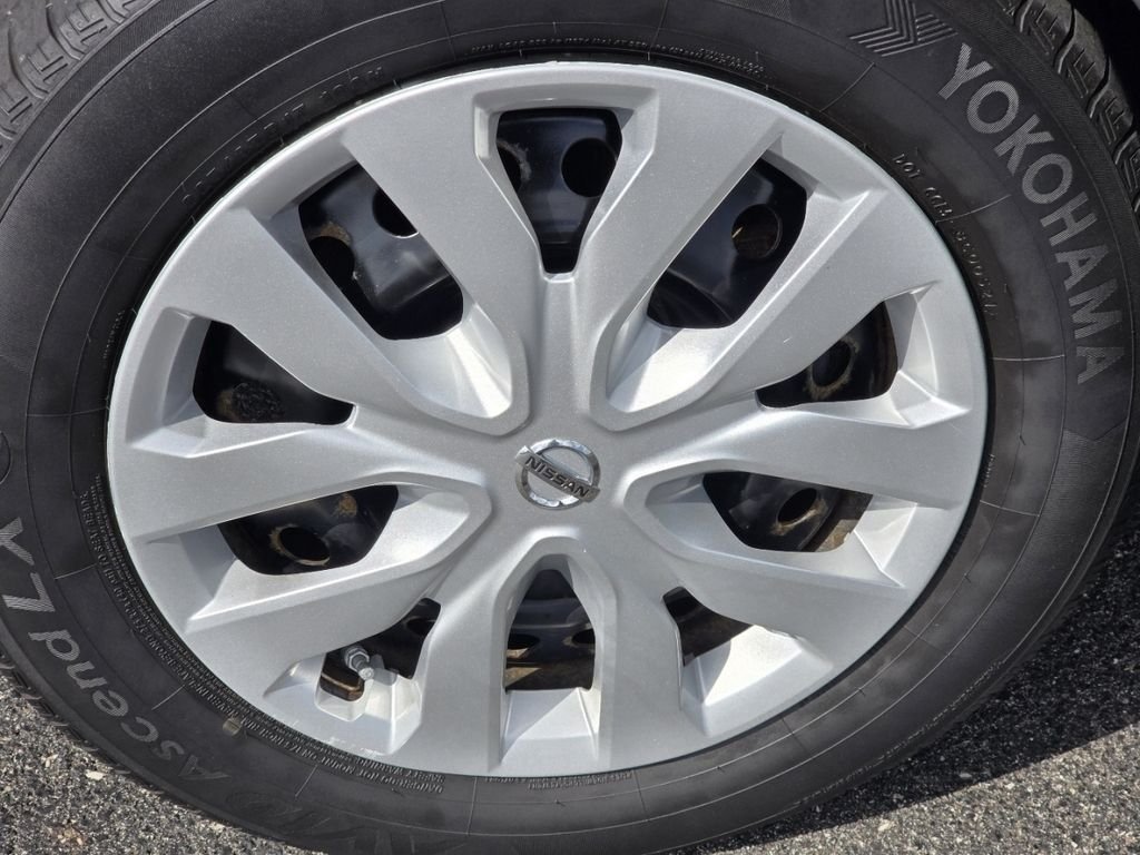 Used 2016 Silver Nissan S image 6
