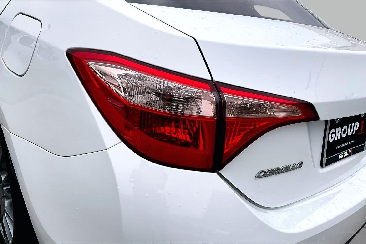 Used 2018 Super White Toyota LE image 27