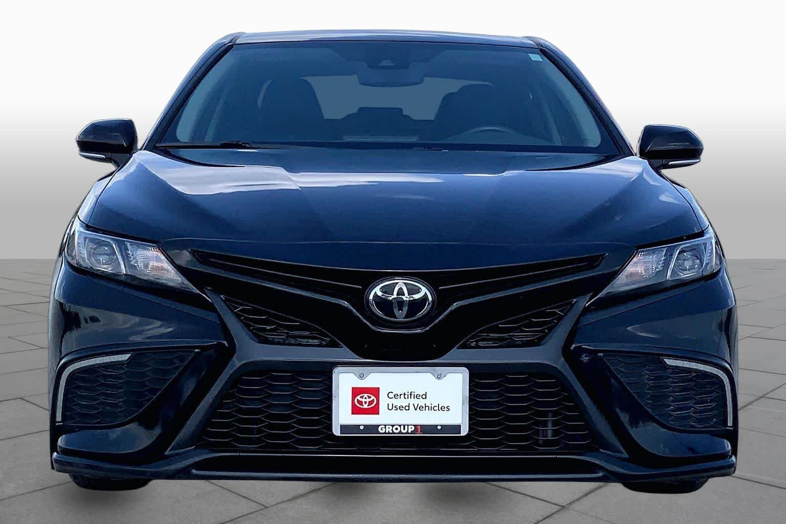 Used 2022 Midnight Black Metallic Toyota SE image 4