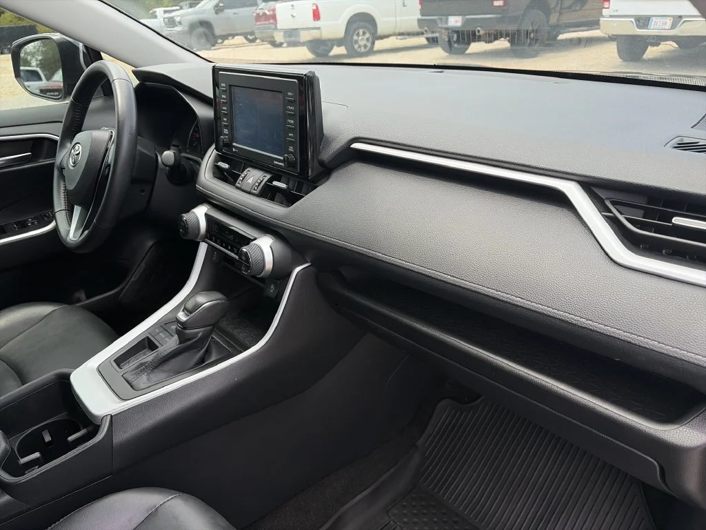 Used 2022 Gray Toyota XLE Premium image 31